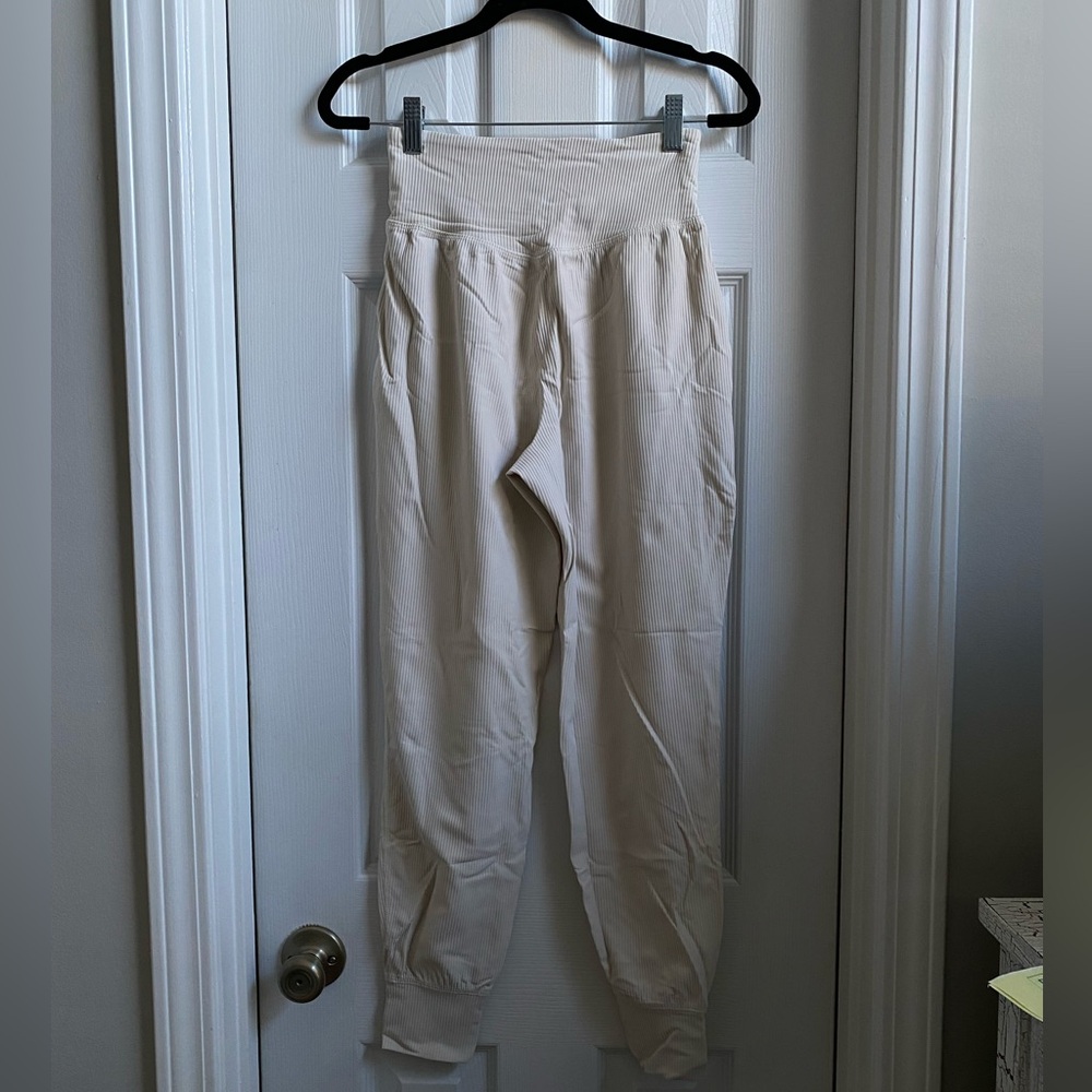NWOT PowerSoft Set - Seamless Ribbed Sports Bra & High-Waisted  7/8 Joggers - Picture 8 of 13
